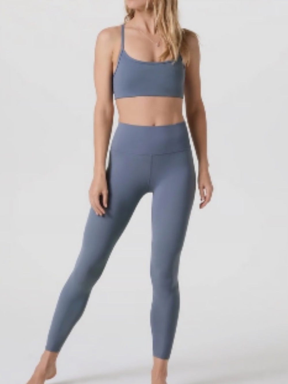 Vuori High-Rise Leggings in Grey